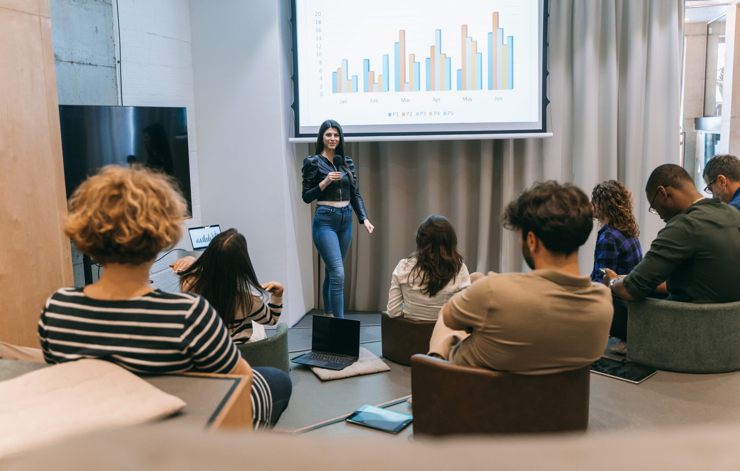 Diverse,,Multicultural,Group,Of,Business,People,Working,In,A,Amphitheater